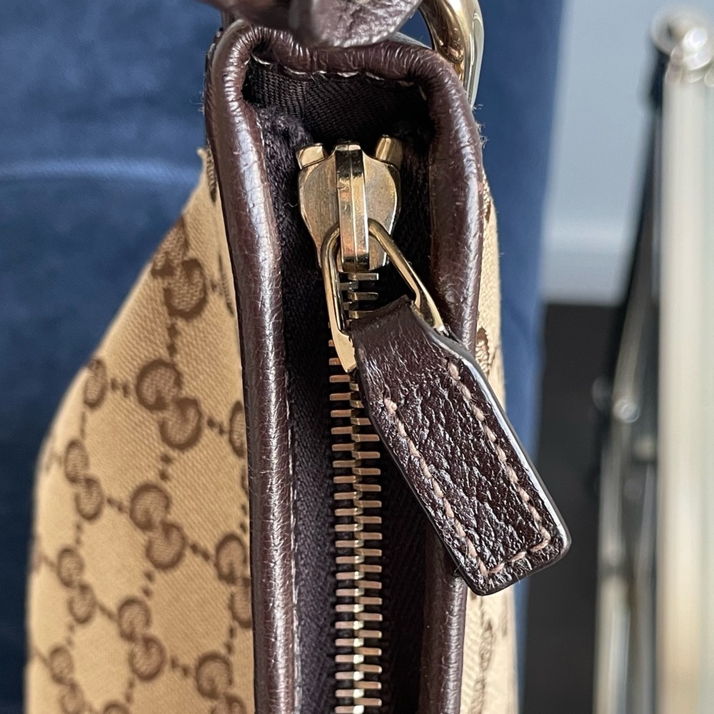 GUCCI ♥️ Small Vintage Handbag in Brown 🌹 - Picture 8 of 16